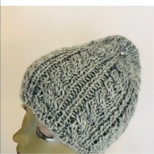 New Women’s Gray Hand Knitted Ponytail Hat OS